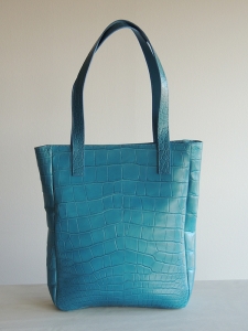 shopping bag in coccodrillo azzurro - borse in coccodrillo di A&A pelletteria